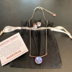 Sabika necklace and matching earrings